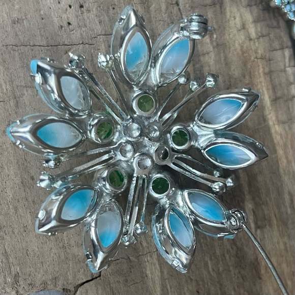 Coro Enamel & Rhinestone Brooch & Bracelet Set Pastel Blue - Picture 12 of 15